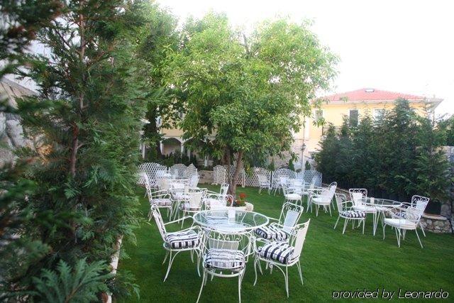 Готель The Aigli Lefkada City Ресторан фото